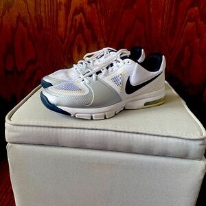 Women’s Nike sneaker
